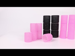 Roller per capelli morbidi con gancio e anello per donne in salotto