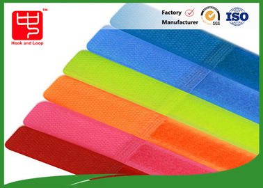 L'abitudine colorata ha stampato le fascette ferma-cavo del velcro/cinghie riutilizzabili del velcro rotola per il cavo del usb ordinato