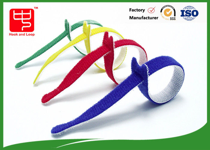 Le multi fascette ferma-cavo colorate rotolano, agganciano &amp; forma delle fascette ferma-cavo T della legatura del ciclo